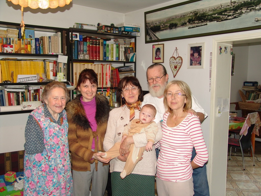 2013-10-25-KAMANC-Mama, Kinga, Rozsa, Stefi, Geza, Erzsi.JPG